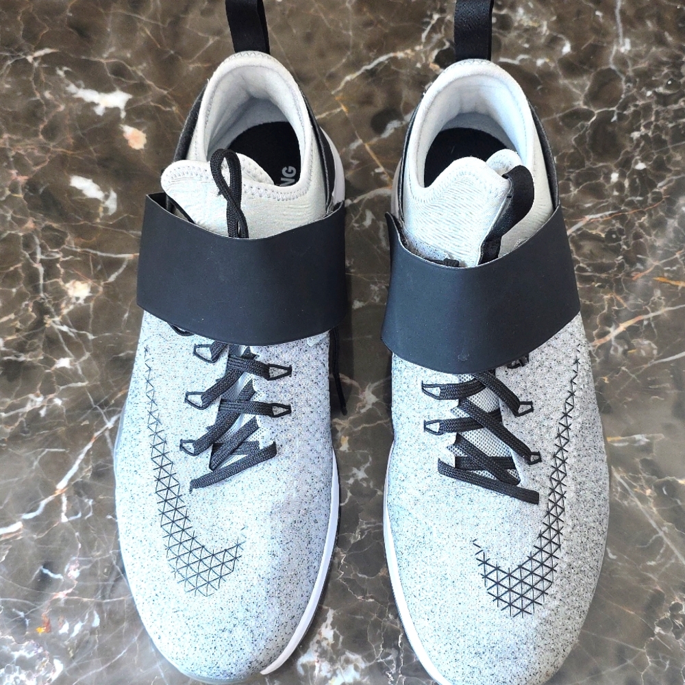 LIKE NEW Nike Zoom Training Sneaker Gray/White/Black Strap/Laces Women Size 9